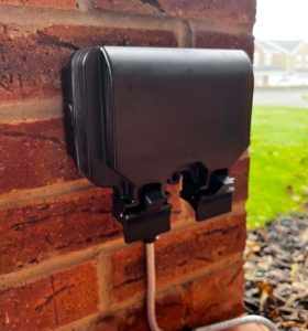 Read more about the article Alexa Enabled Outdoor Socket: Knightsbridge Smart Socket Review