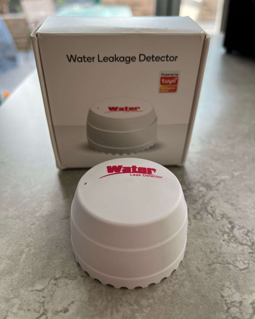 Smart Water Leak Detector unboxed